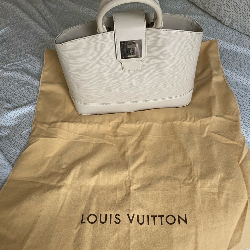 Louis Vuitton beige/cream handbag w/dust bag. 100% authentic - 8/10 condition.